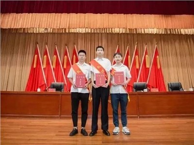 尊时凯龙人生就博集团杨靖、周天赐、肖正国被授予“长沙工匠”称号！